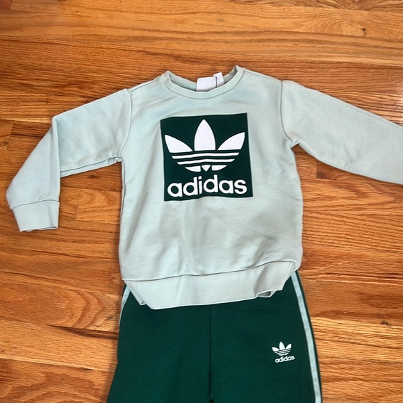 Turquoise green adidas tracksuit for kids size 4 T - Picture 2 of 5